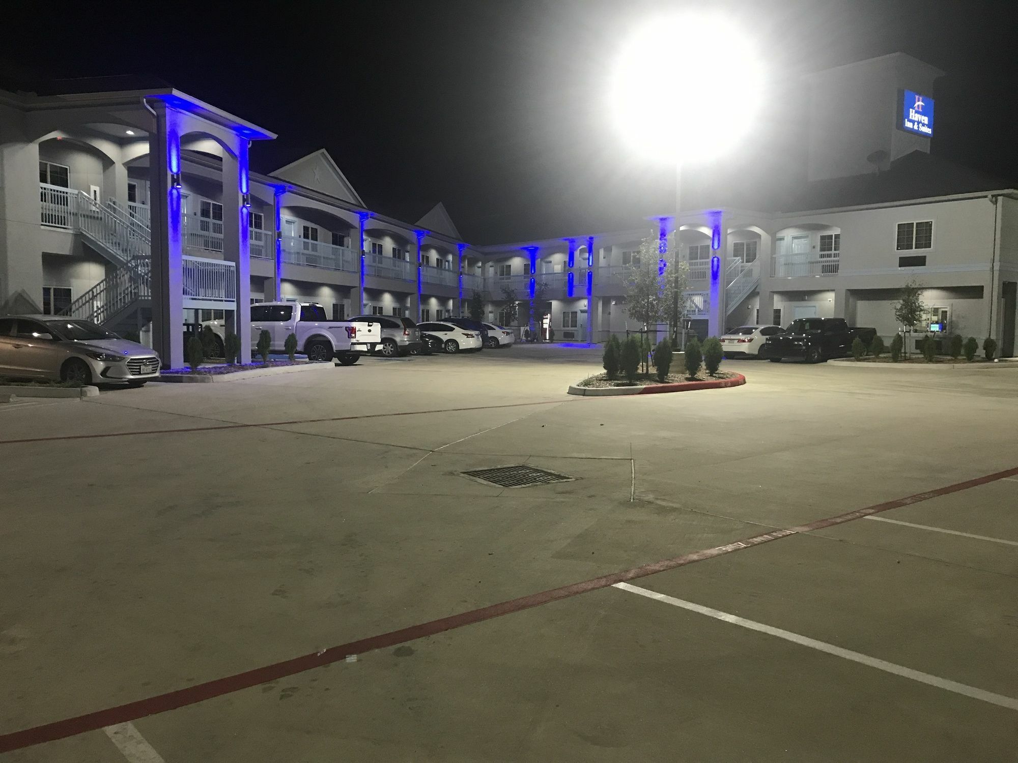 Haven Inn & Suites Willowbrook (Adults Only) Houston Exterior photo